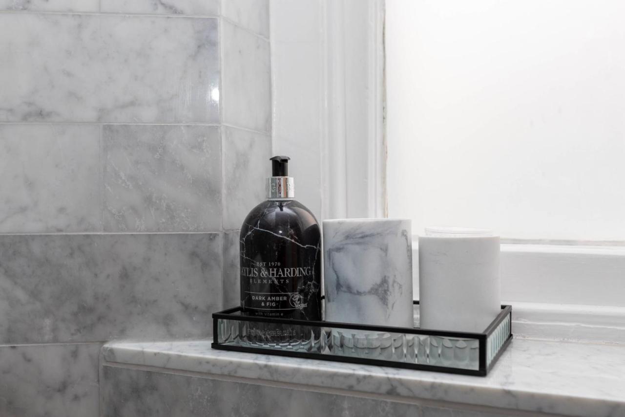 Stylish 2 Bedroom Apartment Near Oxford Street ลอนดอน ภายนอก รูปภาพ